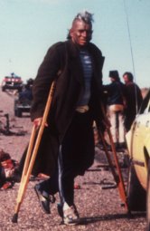 GuyNorrisCrutches.jpg (11493 bytes)
